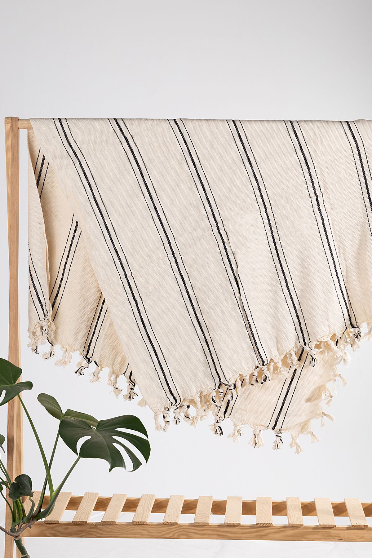 130x180 cm Pike & TV Örtüsü – Şıklık ve Fonksiyonellik Bir Arada